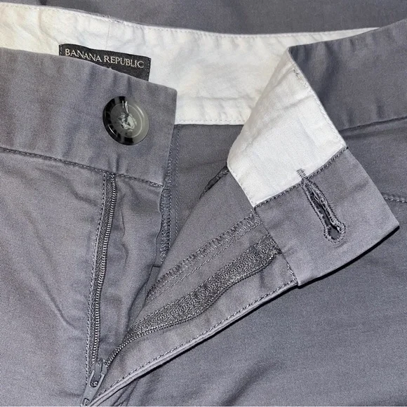 Banana Republic pants, stretch style, gray with pockets on front and back - Picture 5 of 10